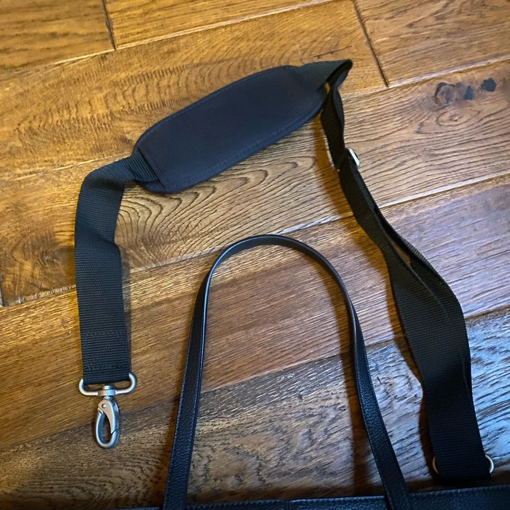 Laptop bag with shoulder strap